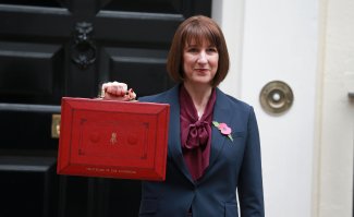 Rachel Reeves holding Budget red box
