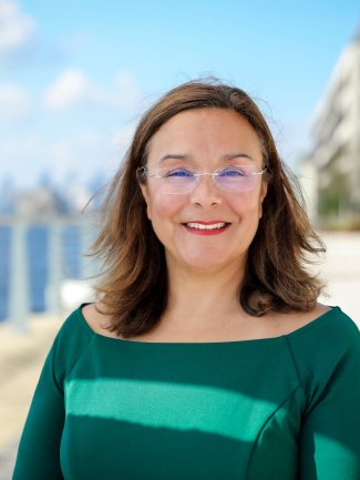 Professor Amanda J. Broderick headshot