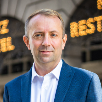 Mark Williams headshot